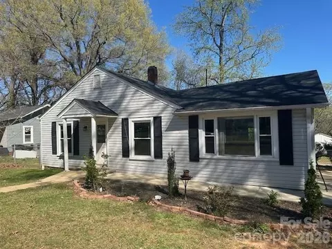 729 Park Dr, Statesville, NC 28677