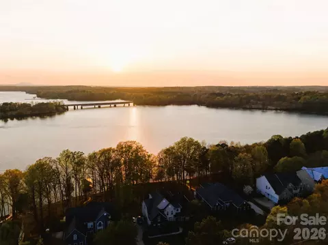 220 Woodwinds Dr, Mount Holly, NC 28120