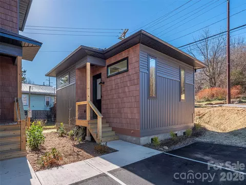 8 Leap Frog Park, Waynesville, NC 28786