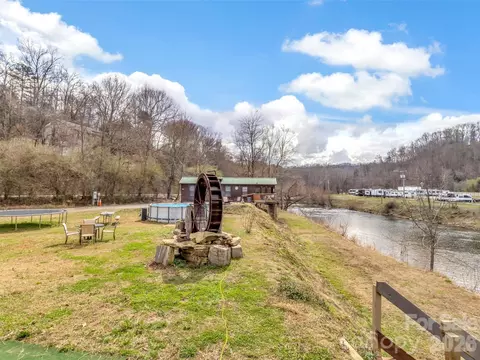 View/Area - 522 N River Rd, Sylva, NC 28779 photo 5 of 8