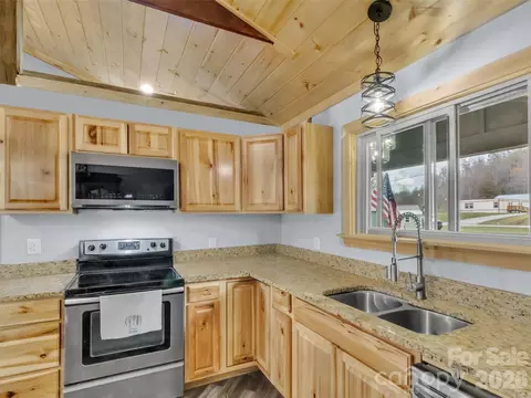 Kitchen - 522 N River Rd, Sylva, NC 28779 photo 2 of 2