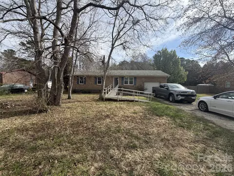 1414 Onslow Pines Rd, Jacksonville, NC 28540