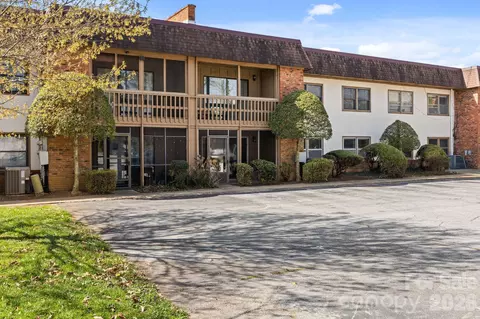 427 6th W A11 Ave W #A11, Hendersonville, NC 28739