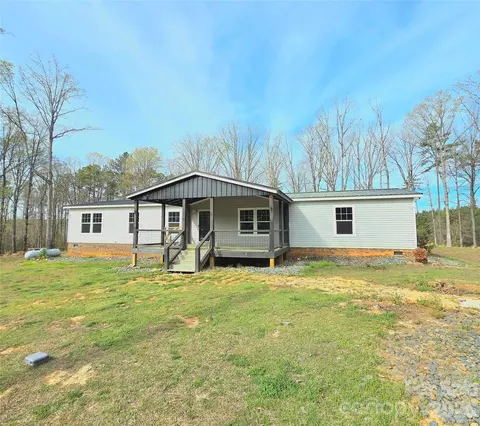 215 High Meadow Ln, Mount Gilead, NC 27306