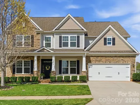 1017 Lydgate Dr, Waxhaw, NC 28173