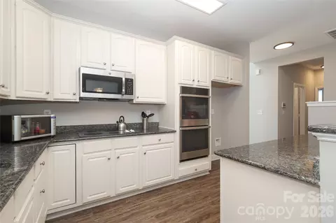 Kitchen - 1026 Peridot Dr, Fort Mill, SC 29708 photo 2 of 3