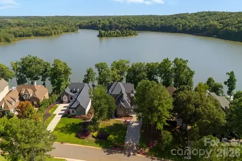3251 Lake Pointe Dr, Belmont, NC 28012