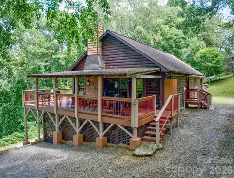 612 Whispering Winds Rd, Waynesville, NC 28785