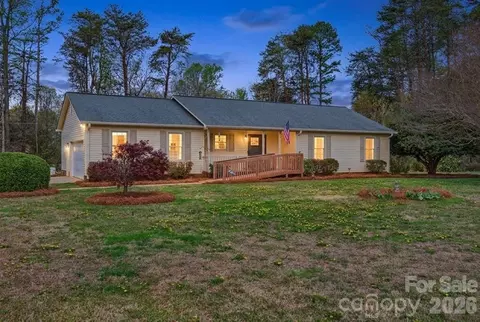 1120 Joy St, Salisbury, NC 28147