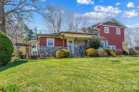 10 Woodmont Dr, Asheville, NC 28806