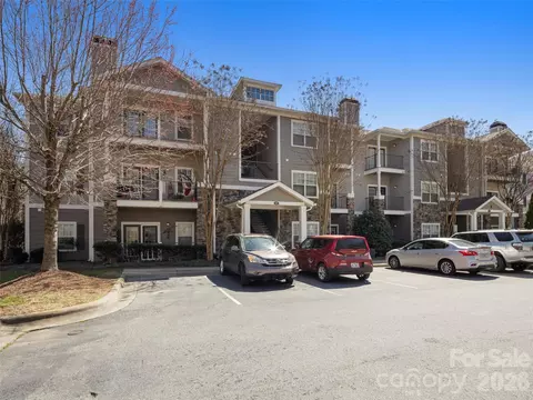 900 Vista Lake 208 Dr #208, Candler, NC 28715
