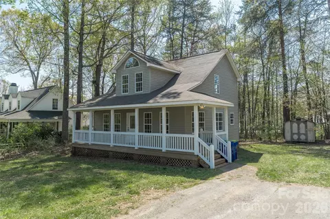 Exterior - 7750 Red Robin Trl, Denver, NC 28037 photo 6 of 8