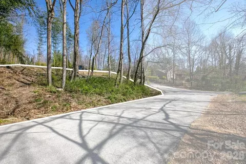 47 Chestnut Ln, Hendersonville, NC 28792