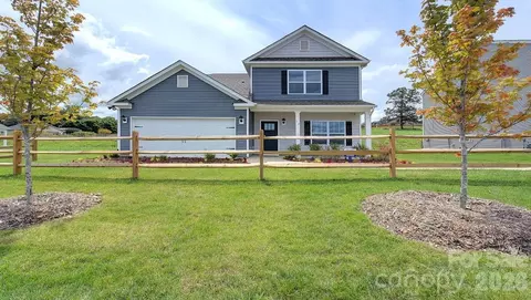 644 Country Oak Dr, Asheville, NC 28804