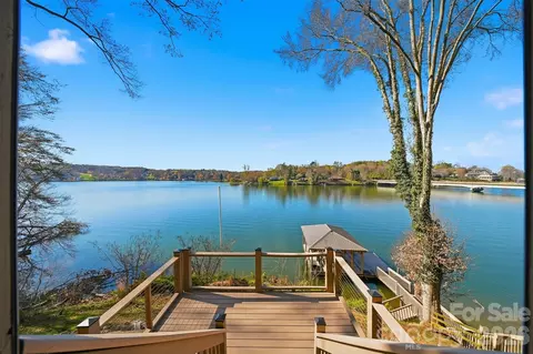View/Area - 152 Bridge Pointe Ln, Hickory, NC 28601 photo 2 of 13
