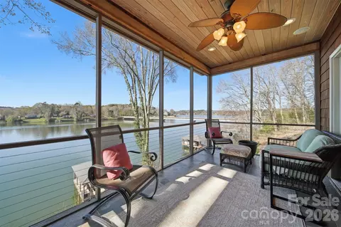Exterior - 152 Bridge Pointe Ln, Hickory, NC 28601 photo 1 of 8