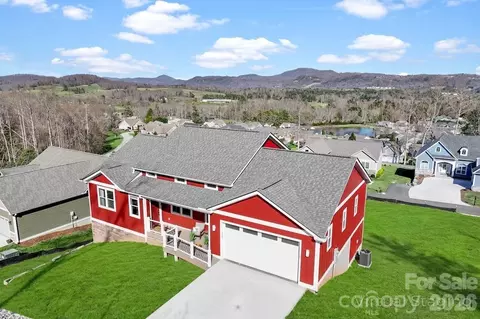 68 Carrie Dr, Hendersonville, NC 28792