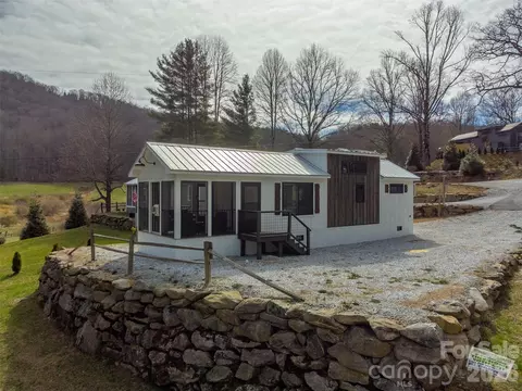 122 Mountain Breeze Rdg, Scaly Mountain, NC 28775