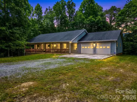 144 Old Homeplace Ln, Mills River, NC 28759