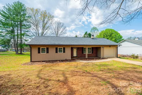 4367 Vine Arbor Dr, Hickory, NC 28602