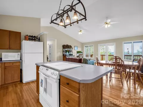 Kitchen - 197 Thomas A Edison Rd, Lake Lure, NC 28746 photo 4 of 5