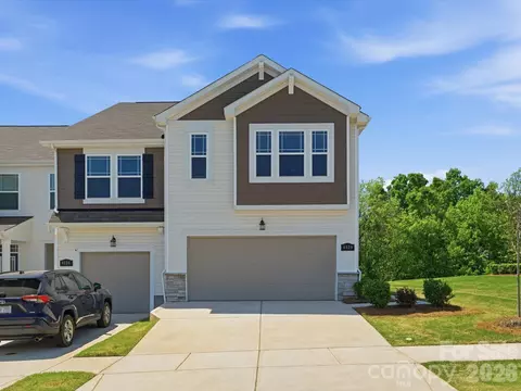 4529 Iron Oak Ln, Charlotte, NC 28269