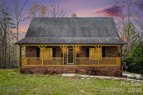 3301 Deal Mill Rd, Hudson, NC 28638