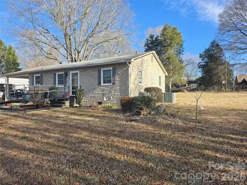 499 Raymond St, Mocksville, NC 27028