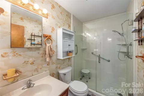 Bath - 40 Warner Rd, Canton, NC 28716 photo 1 of 1
