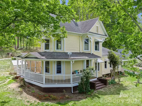 309 Hillside Dr, Burnsville, NC 28714