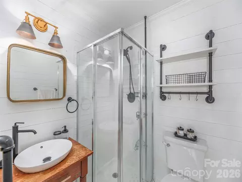 Bath - 897 Dark Ridge Rd, Sylva, NC 28779 photo 1 of 2