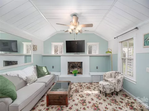 Living - 897 Dark Ridge Rd, Sylva, NC 28779 photo 3 of 3