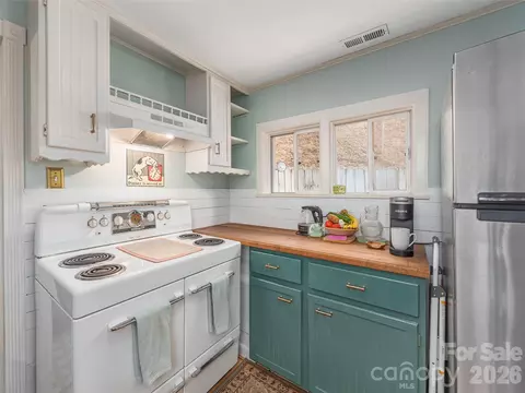 Kitchen - 897 Dark Ridge Rd, Sylva, NC 28779 photo 2 of 3