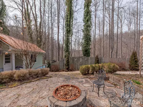 897 Dark Ridge Rd, Sylva, NC 28779