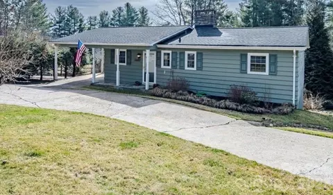 651 Chestnut Dr, Blowing Rock, NC 28605