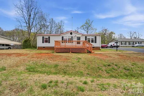 2862 Eagle Point Dr, Trinity, NC 27370 photo 2