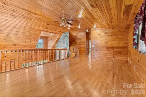 Living - 44 Ellistone Ct, Sylva, NC 28779 photo 5 of 5