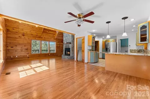 Living - 44 Ellistone Ct, Sylva, NC 28779 photo 1 of 5