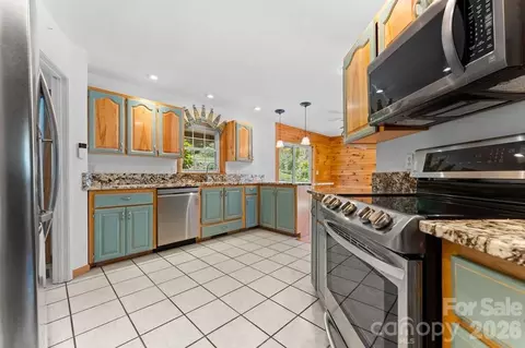 Kitchen - 44 Ellistone Ct, Sylva, NC 28779 photo 4 of 4
