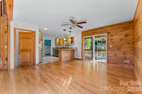 Living - 44 Ellistone Ct, Sylva, NC 28779 photo 4 of 5