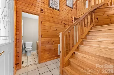 Entry Way - 44 Ellistone Ct, Sylva, NC 28779 photo 3 of 4