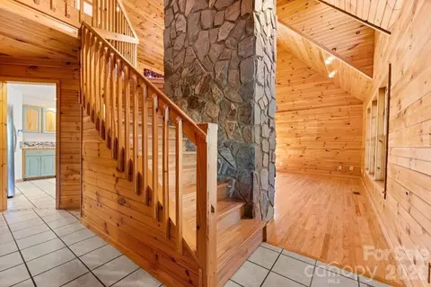 Entry Way - 44 Ellistone Ct, Sylva, NC 28779 photo 2 of 4