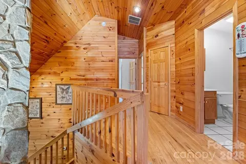 Entry Way - 44 Ellistone Ct, Sylva, NC 28779 photo 4 of 4