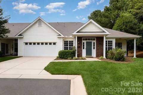 6204 Half Dome Dr, Charlotte, NC 28269