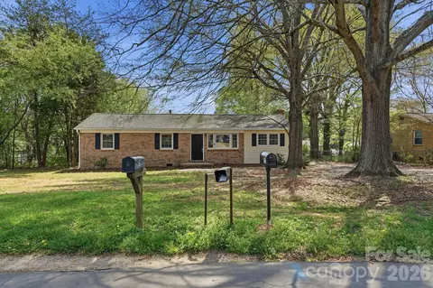 2323 Maplewood Dr, Gastonia, NC 28052