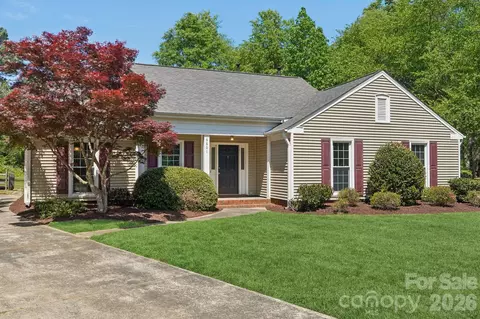 8801 Gamesford Dr, Charlotte, NC 28277