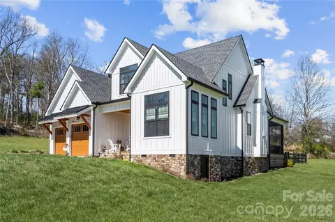 122 Wintercress Dr, Mills River, NC 28759