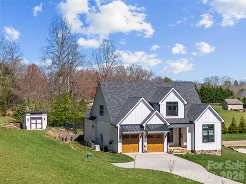 122 Wintercress Dr, Mills River, NC 28759