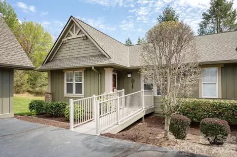 501 Fox Den Ct, Hendersonville, NC 28792