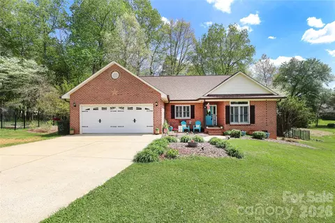 7982 King Arthurs Ct, Denver, NC 28037